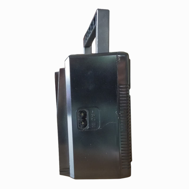 Classic Retro Style Portable FM Radio