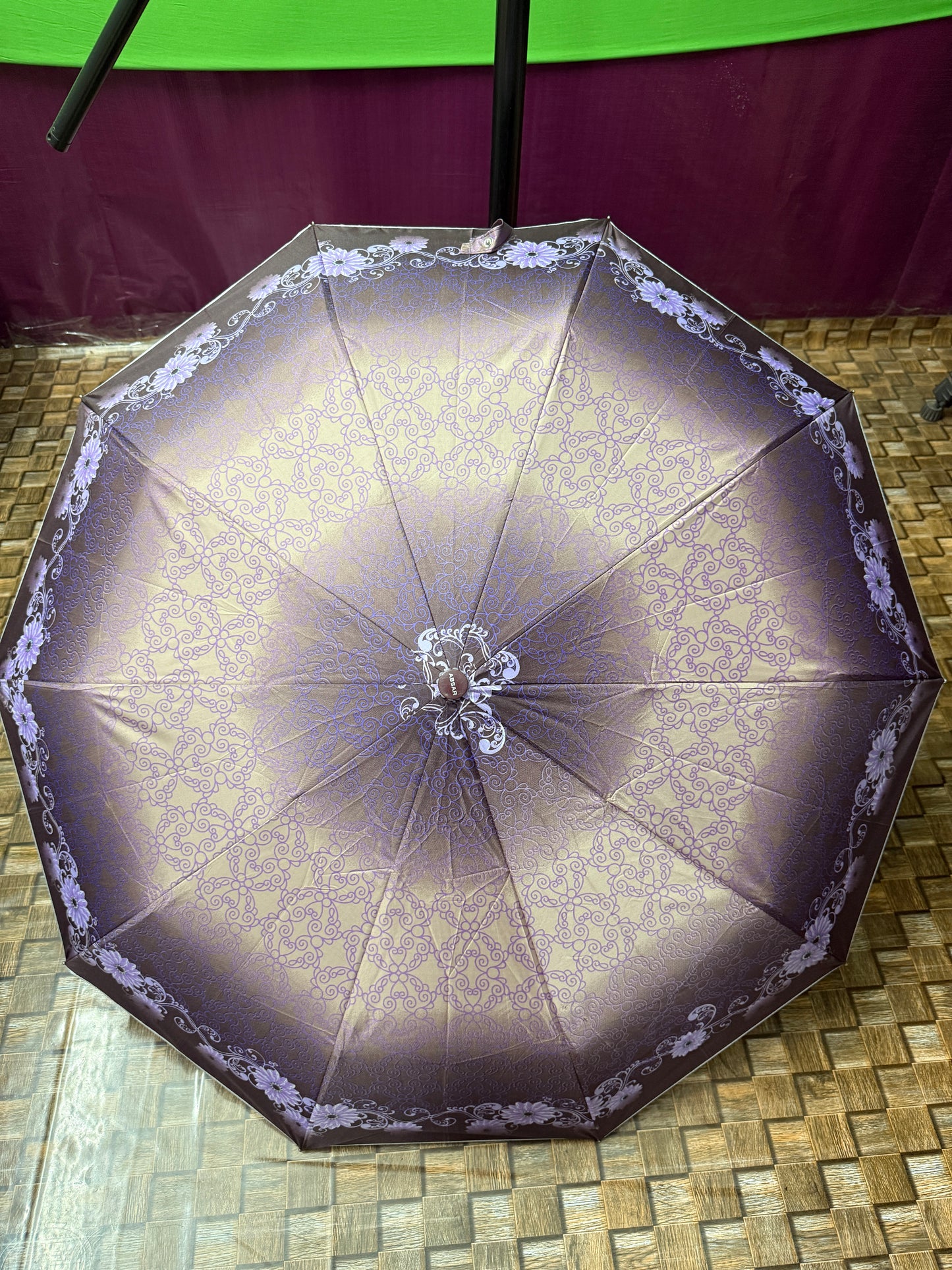 Elegant Floral 10-Ribs Folding Umbrella