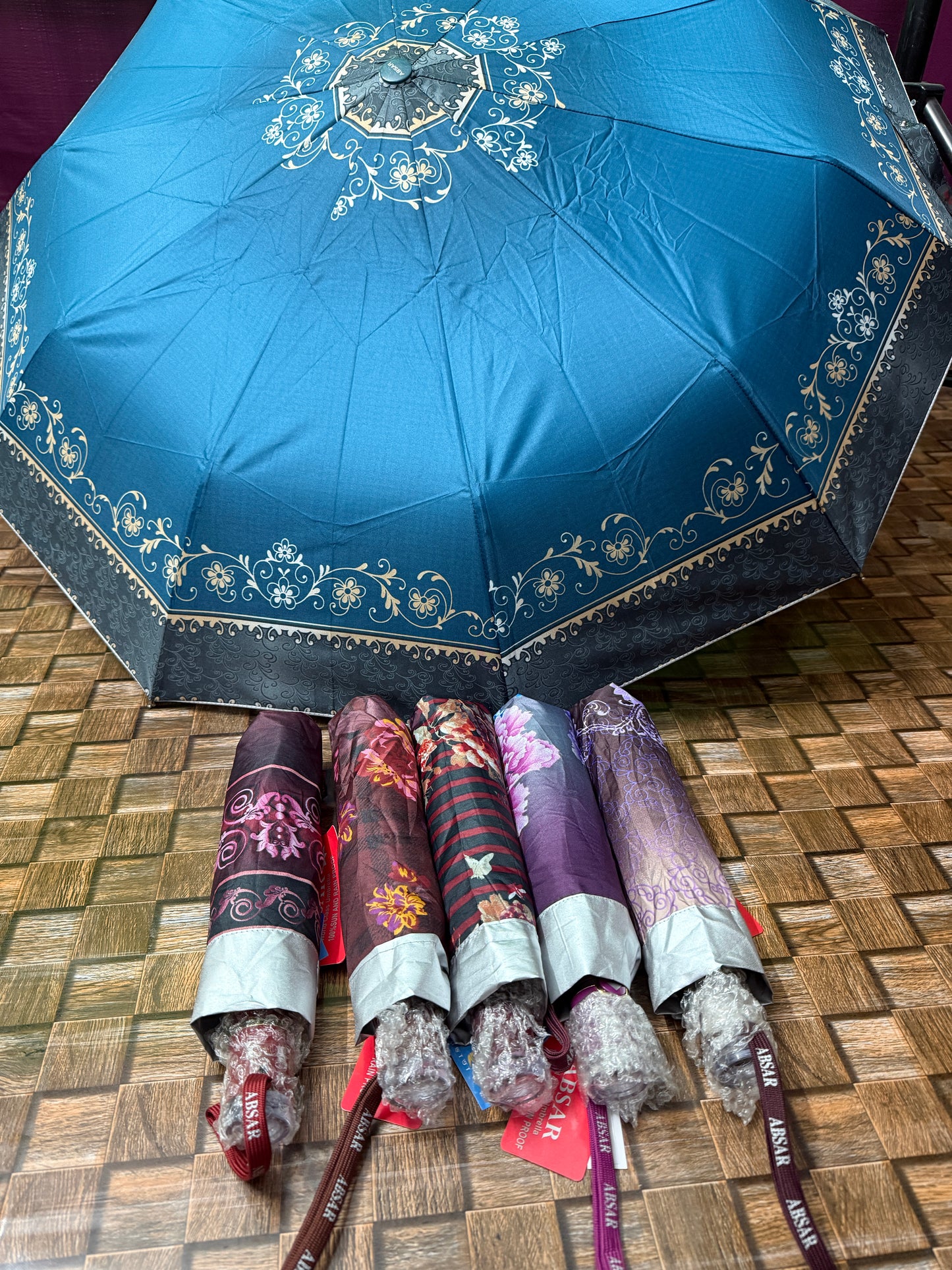 Elegant Floral 10-Ribs Folding Umbrella