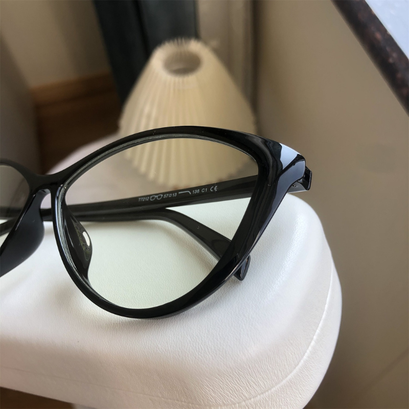 Fashionable Cat-Eye Women’s Retro Glasses - Bright Black